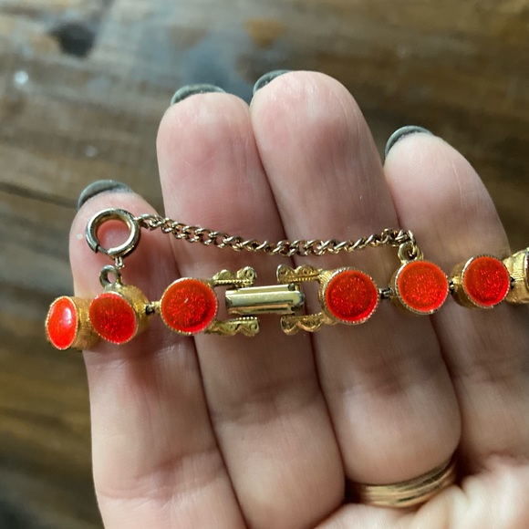Red-Orange Circle Stone bracelet - Gold tone links - agate - security chain! - Picture 4 of 11